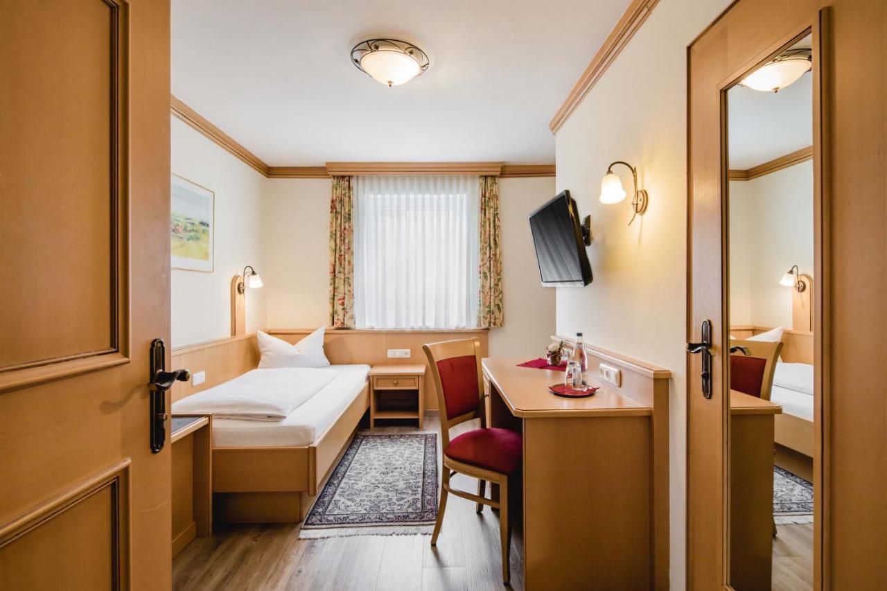 Bayrischer Loewe Hotel