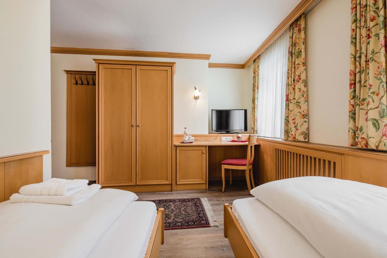 Bayrischer Loewe Hotel 3*