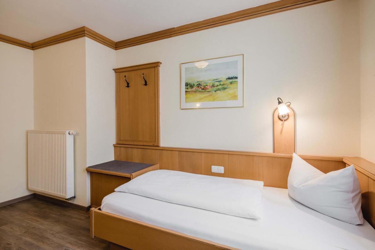 Bayrischer Loewe Hotel 3*