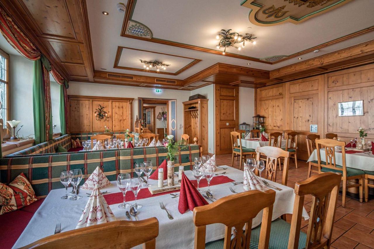 Bayrischer Loewe Hotel 3*